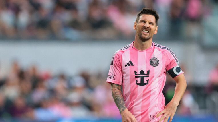 PREOCUPAÇÃO NA ARGENTINA COM DORES DE LIONEL MESSI EM SEU ÚLTIMO JOGO ANTES DA COPA DO MUNDO