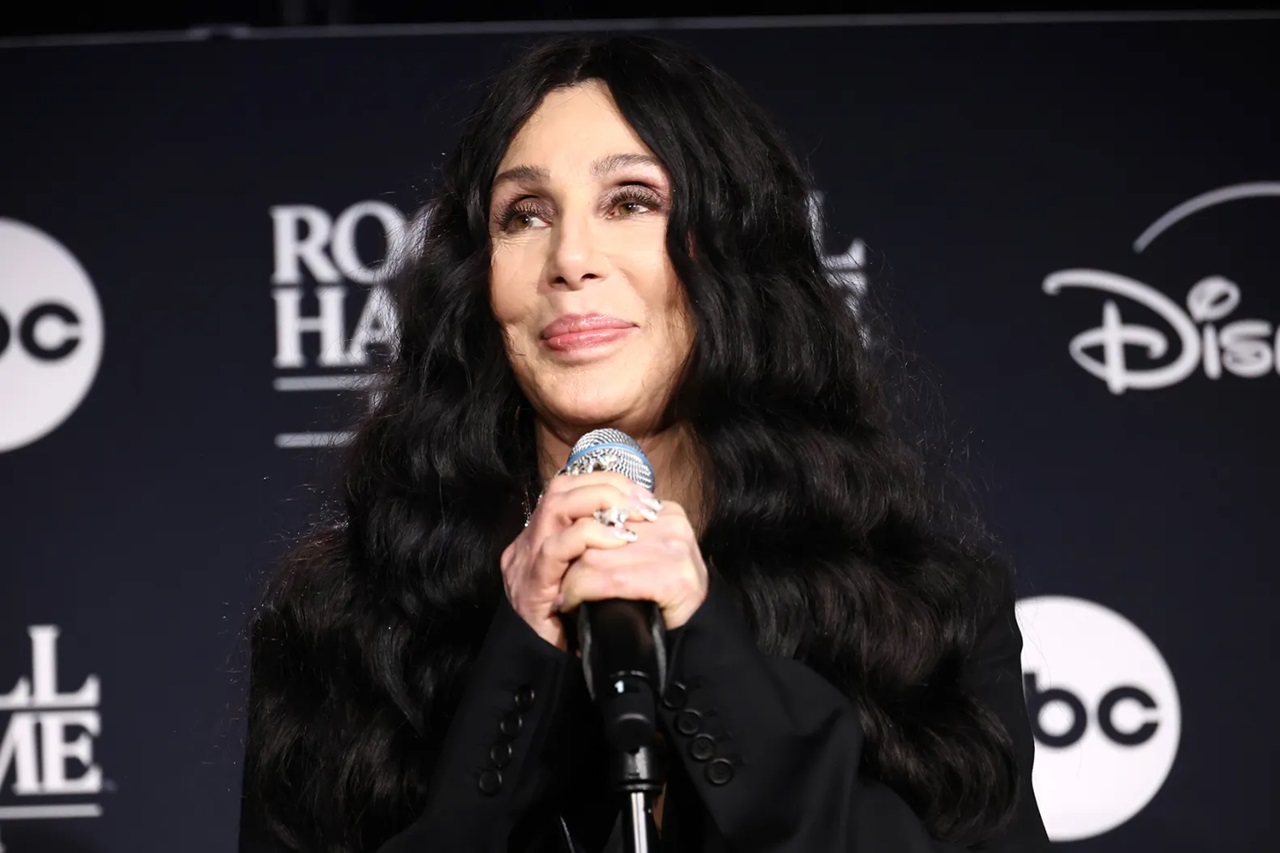CHER CELEBRA 80 ANOS COM LEGADO HISTÓRICO NA MÚSICA E NO CINEMA MUNDIAL