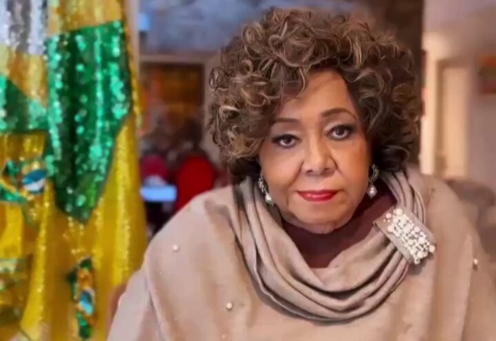 CANTORA ALCIONE SE PRONUNCIA OFICIALMENTE APÓS CRÍTICAS EM APRESENTAÇÃO DO HINO NACIONAL