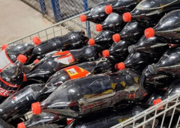 PROMOÇÃO DA COCA-COLA PROVOCA ONDA DE FURTOS DE RÓTULOS E PREJUÍZOS EM SUPERMERCADOS PELO BRASIL