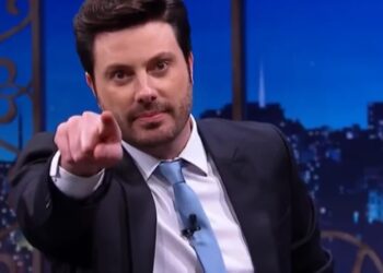 DANILO GENTILI CONTESTA ELOGIOS PÚBLICOS RECORRENTES A TATÁ WERNECK E EDUARDO STERBLITCH