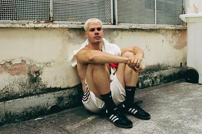 VINICIUS TEIXEIRA REVELA MEDO DE PERDER PAPÉIS NA TELEVISÃO POR SER GAY