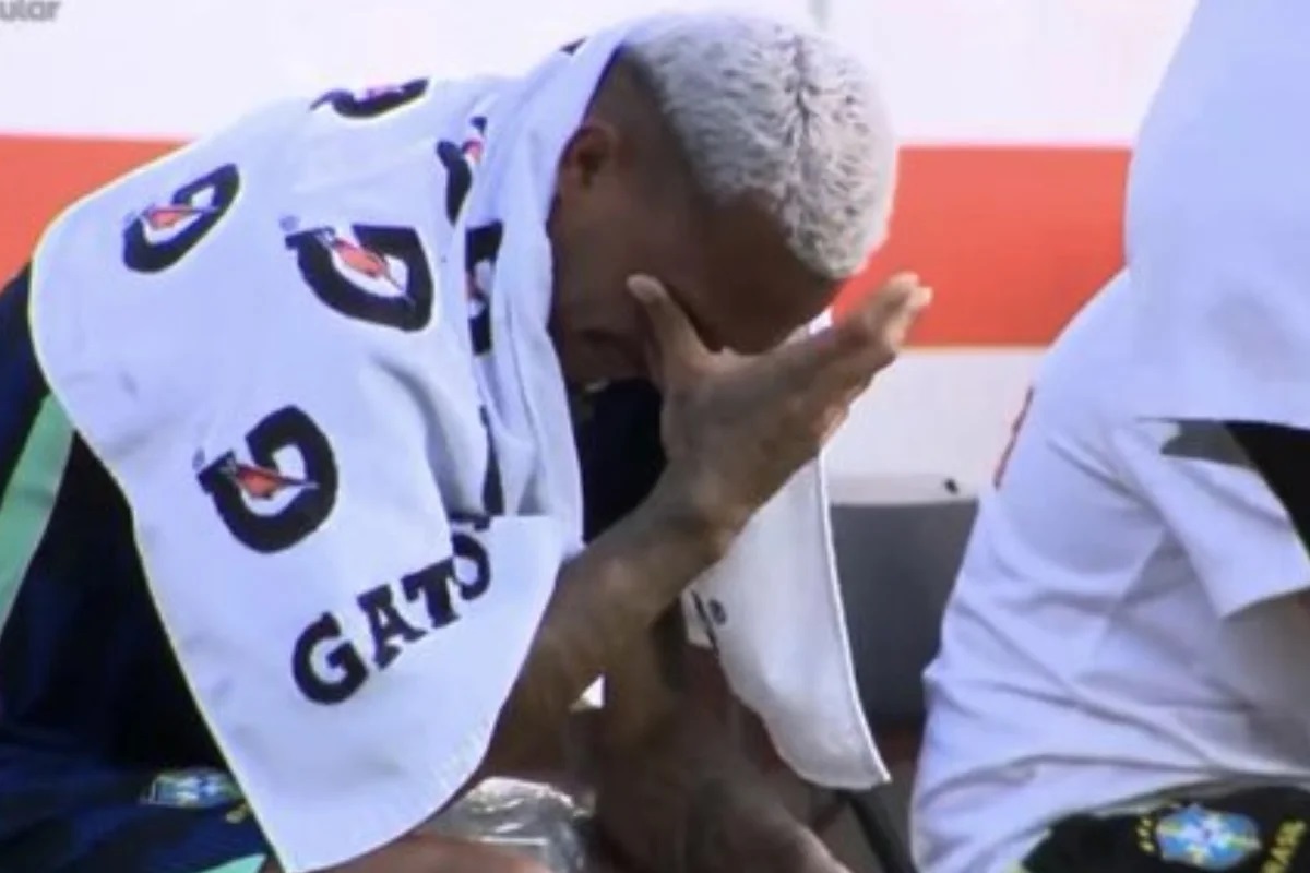 WESLEY SE PRONUNCIA EMOCIONADO NAS REDES SOCIAIS APÓS SOFRER LESÃO E SER CORTADO DA COPA