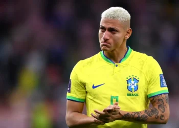 RICHARLISON RECEBE ONDA GLOBAL DE SOLIDARIEDADE APÓS SER VÍTIMA DE ATAQUES RACISTAS NA INTERNET