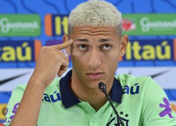 RICHARLISON REALIZA DOAÇÃO FINANCEIRA PARA CIRURGIA DE TRATAMENTO DE BEBÊ