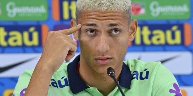 RICHARLISON REALIZA DOAÇÃO FINANCEIRA PARA CIRURGIA DE TRATAMENTO DE BEBÊ