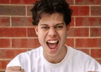 COMENTARISTA JOÃO PEDRO SGARBI ENCERRA VÍNCULO COM A BAND E ASSINA COM A GLOBO