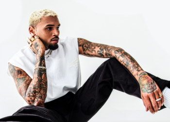 CHRIS BROWN CONFESSA AGRESSÃO EM BOATE E ENFRENTA CONDENAÇÃO NO REINO UNIDO