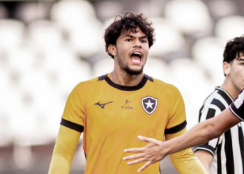 BRUNINHO SAMUDIO É AFASTADO DA EQUIPE SUB-17 DO BOTAFOGO POR QUESTÕES DISCIPLINARES
