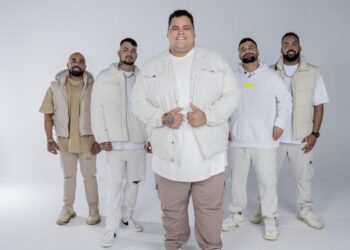GRUPO DE PAGODE MENOS É MAIS REVELA DESEJO DE REALIZAR PARCERIAS MUSICAIS COM DJAVAN, JORGE ARAGÃO E IVETE SANGALO