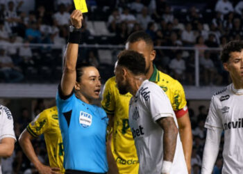 NEYMAR JR PODE SOFRER PUNÇÃO NO STJD POR SUPOSTAS OFENSAS A ÁRBITRA EDINA ALVES