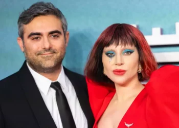LADY GAGA E MICHAEL POLANSKY TÊM PRIMEIRA FILHA VIA BARRIGA DE ALUGUEL, DIZ SITE