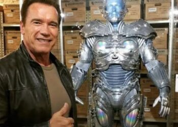 ARNOLD SCHWARZENEGGER PAGA VALOR SIMBÓLICO PARA MANTER TRAJE ORIGINAL DE MR FREEZE