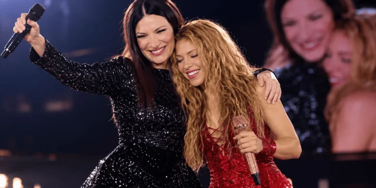 ENCONTRO HISTÓRICO: LAURA PAUSINI FAZ PARTICIPAÇÃO SURPRESA EM SHOW DE SHAKIRA EM MADRI