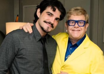 JÃO SE ENCONTRA COM ELTON JOHN NOS BASTIDORES DO ROCK IN RIO E RECEBE ELOGIO DO ÍDOLO