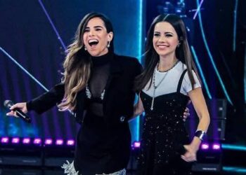 SANDY LAMENTA RIVALIDADE CRIADA PELA MÍDIA COM WANESSA CAMARGO NO INÍCIO DA CARREIRA