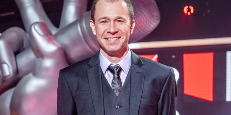 SBT REESTRUTURA PROGRAMAÇÃO E ESCALA THE VOICE BRASIL PARA OS DOMINGOS